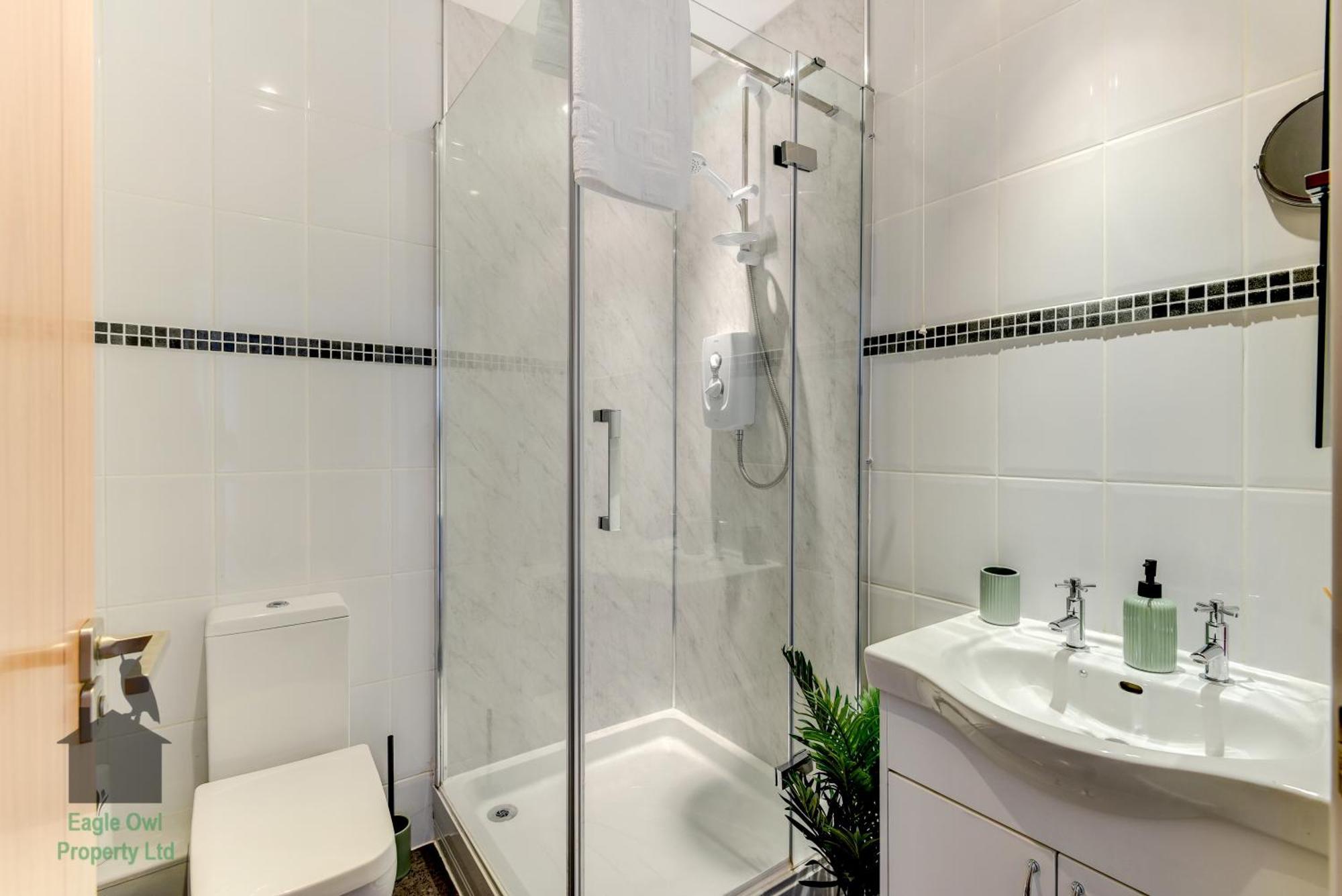 One Bedroom By Seafront Apartment *